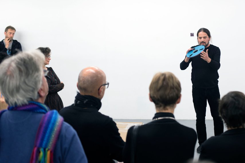 Komplizen - 10 Jahre Platform - Eröffnungsperformance von Nikolai Vogel / Foto: Toby Binder für PLATFORM