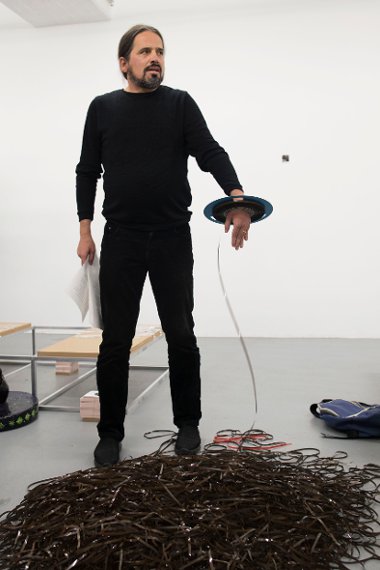 Komplizen - 10 Jahre Platform - Eröffnungsperformance von Nikolai Vogel / Foto: Toby Binder für PLATFORM