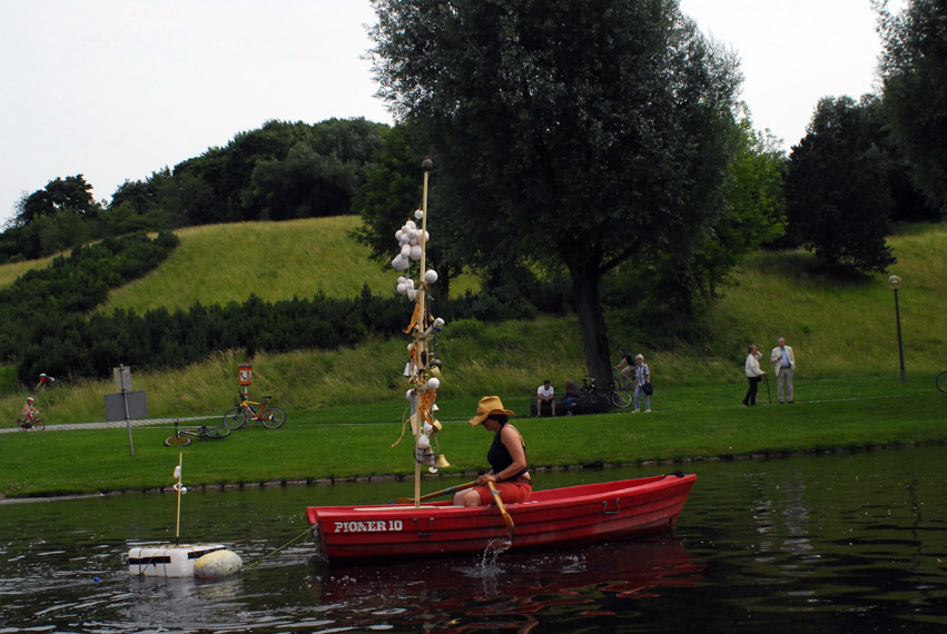 Die erste Münchner See-Triennale für Performance-Kunst: Judith Egger