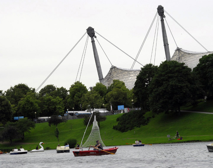 Die erste M&uuml;nchner See-Triennale f&uuml;r Performance-Kunst: Stefan Wischnewski